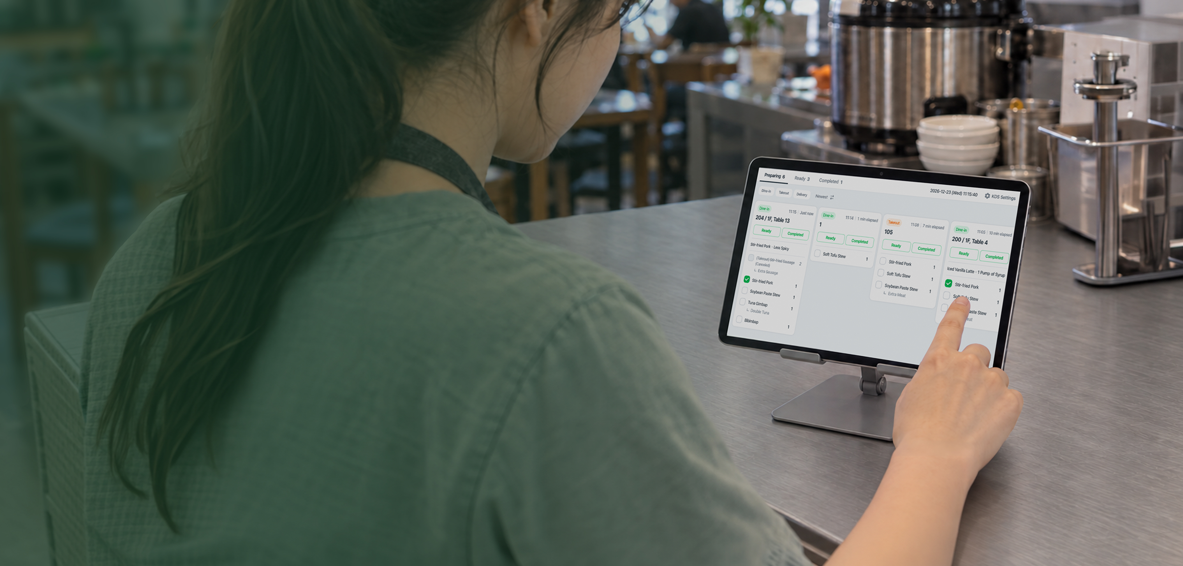 Baroder KDS screen for checking order details and processing status in the kitchen